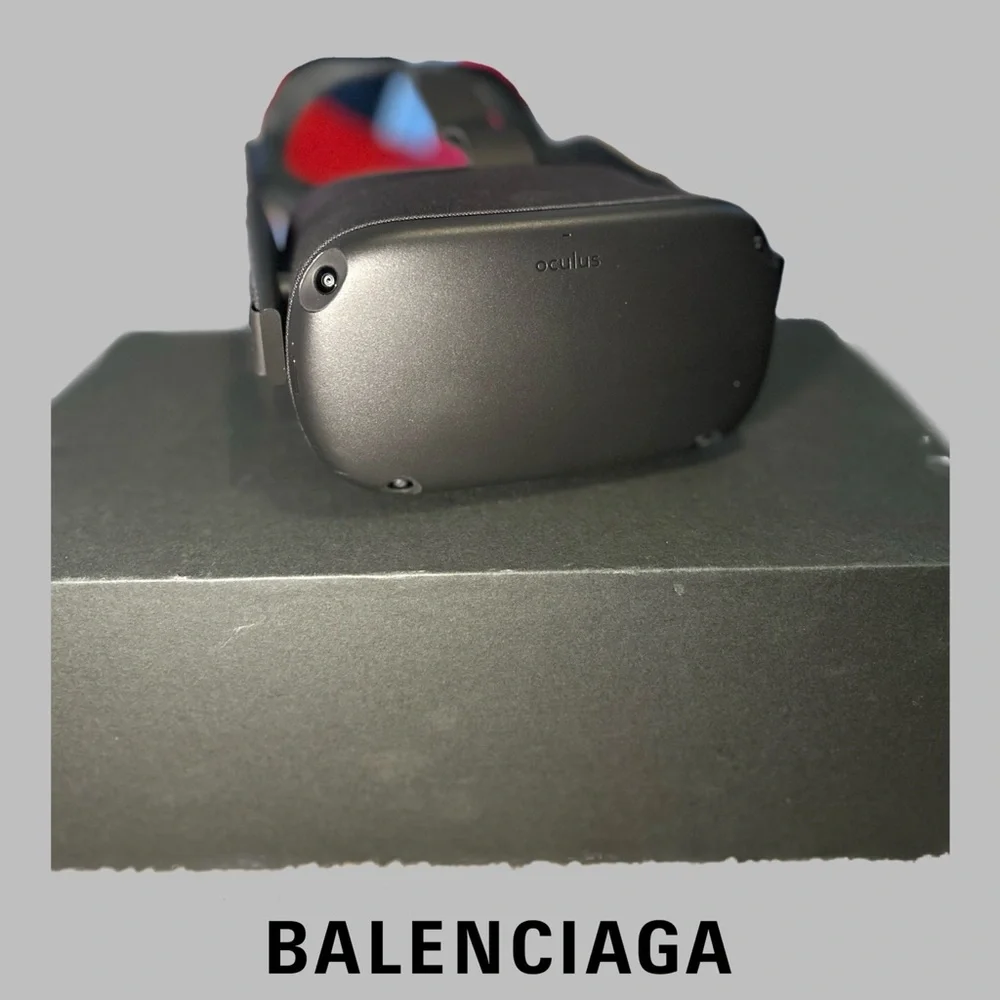 RARE Balenciaga Fall 21 Oculus VR